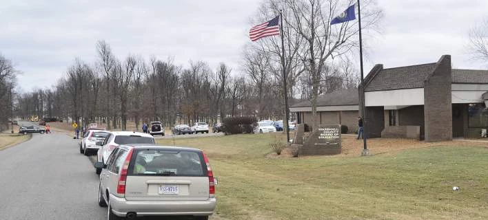  Κεντάκι: 15χρονος άνοιξε πυρ στο σχολείο του – Σκότωσε 2 μαθητές, τραυμάτισε 17